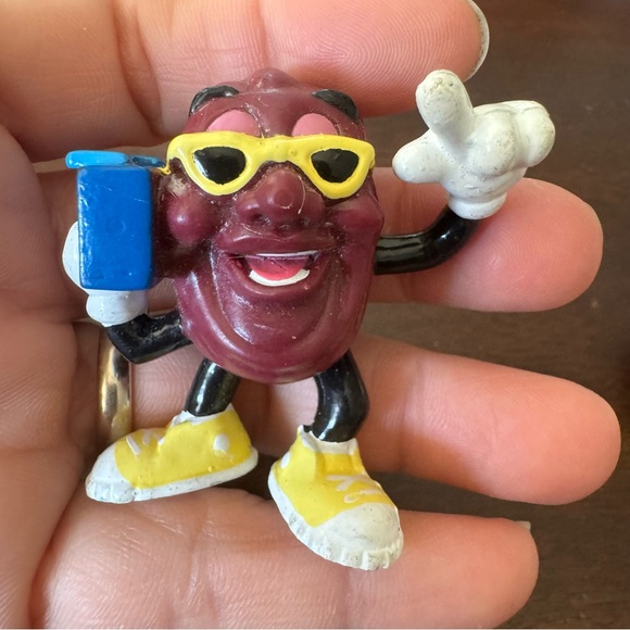 Vintage 1988 Hardee's California Raisins PVC Figure Captain Toonz/Skater/Surfer - Picture 6 of 9